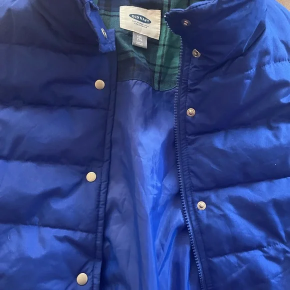 Old navy Vest - Picture 2 of 3